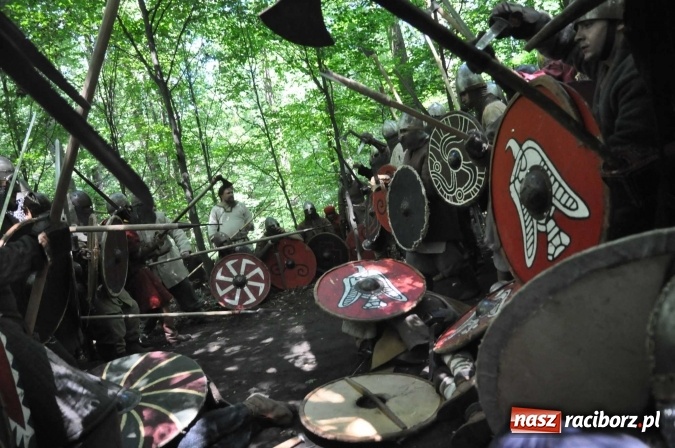 Zdjęcie w galerii na portalu naszraciborz.pl: Manewry wojów w Oborze. W tym roku polała się krew! FOTO I WIDEO wiadomości z regionu