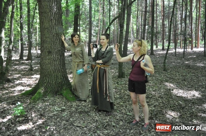 Zdjęcie w galerii na portalu naszraciborz.pl: Manewry wojów w Oborze. W tym roku polała się krew! FOTO I WIDEO wiadomości z regionu