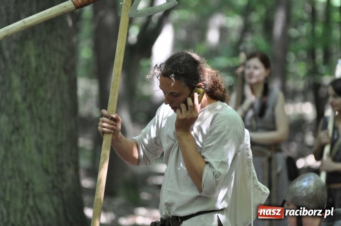 Zdjęcie w galerii na portalu naszraciborz.pl: Manewry wojów w Oborze. W tym roku polała się krew! FOTO I WIDEO wiadomości z regionu
