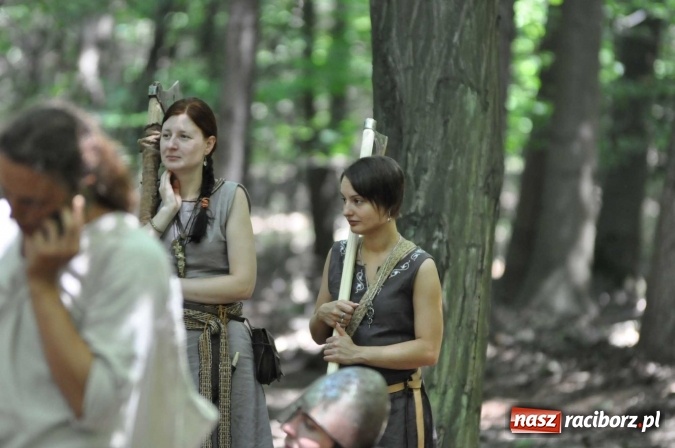 Zdjęcie w galerii na portalu naszraciborz.pl: Manewry wojów w Oborze. W tym roku polała się krew! FOTO I WIDEO wiadomości z regionu