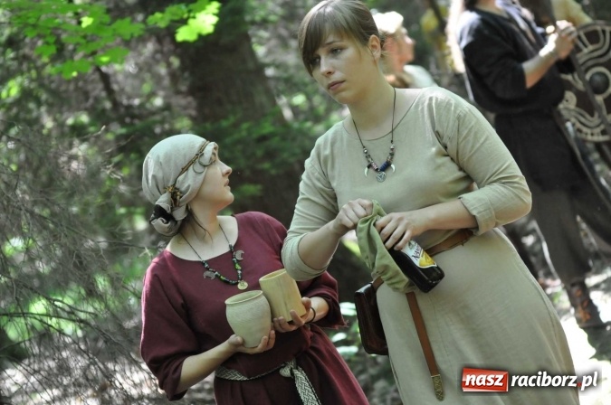 Zdjęcie w galerii na portalu naszraciborz.pl: Manewry wojów w Oborze. W tym roku polała się krew! FOTO I WIDEO wiadomości z regionu