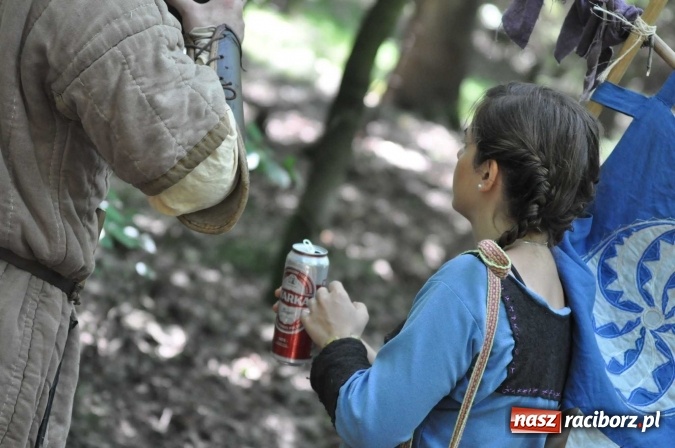 Zdjęcie w galerii na portalu naszraciborz.pl: Manewry wojów w Oborze. W tym roku polała się krew! FOTO I WIDEO wiadomości z regionu