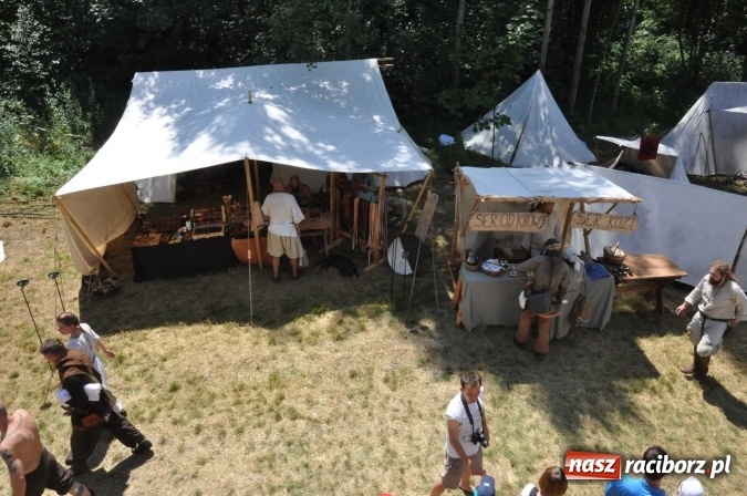 Zdjęcie w galerii na portalu naszraciborz.pl: Manewry wojów w Oborze. W tym roku polała się krew! FOTO I WIDEO wiadomości z regionu