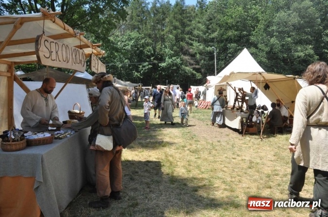 Zdjęcie w galerii na portalu naszraciborz.pl: Manewry wojów w Oborze. W tym roku polała się krew! FOTO I WIDEO wiadomości z regionu
