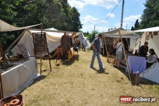 Zdjęcie w galerii na portalu naszraciborz.pl: Manewry wojów w Oborze. W tym roku polała się krew! FOTO I WIDEO wiadomości z regionu