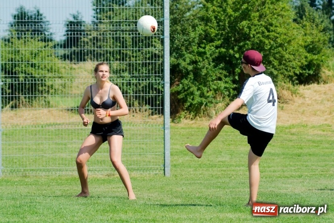 Zdjęcie w galerii na portalu naszraciborz.pl: W Cyprzanowie grali w schlagballa. Niemcy zdominowały Polskę wiadomości z regionu