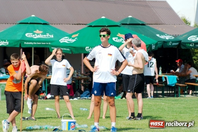 Zdjęcie w galerii na portalu naszraciborz.pl: W Cyprzanowie grali w schlagballa. Niemcy zdominowały Polskę wiadomości z regionu