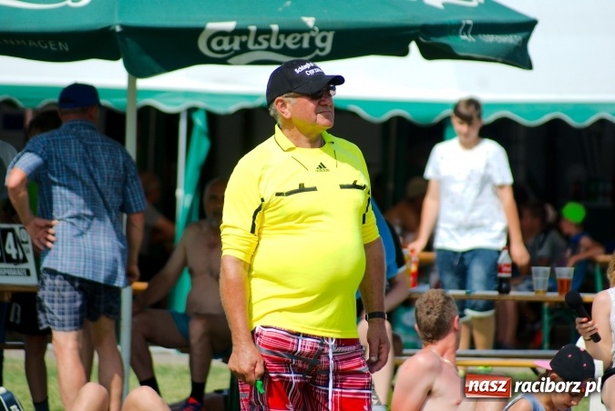 Zdjęcie w galerii na portalu naszraciborz.pl: W Cyprzanowie grali w schlagballa. Niemcy zdominowały Polskę wiadomości z regionu