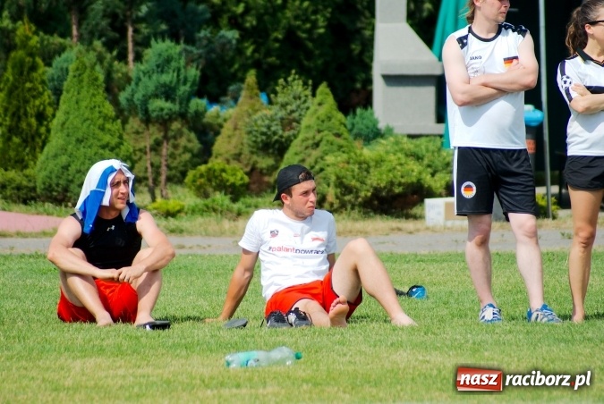 Zdjęcie w galerii na portalu naszraciborz.pl: W Cyprzanowie grali w schlagballa. Niemcy zdominowały Polskę wiadomości z regionu