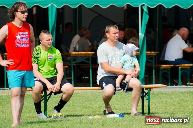 Zdjęcie w galerii na portalu naszraciborz.pl: W Cyprzanowie grali w schlagballa. Niemcy zdominowały Polskę wiadomości z regionu
