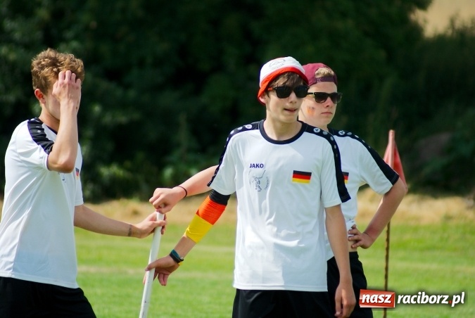Zdjęcie w galerii na portalu naszraciborz.pl: W Cyprzanowie grali w schlagballa. Niemcy zdominowały Polskę wiadomości z regionu