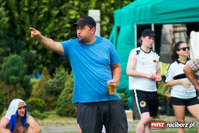 Zdjęcie w galerii na portalu naszraciborz.pl: W Cyprzanowie grali w schlagballa. Niemcy zdominowały Polskę wiadomości z regionu