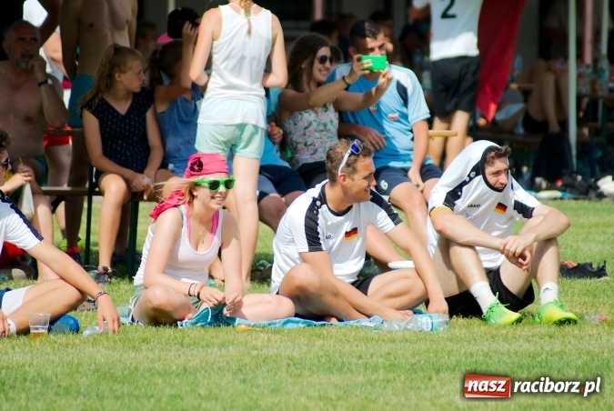 Zdjęcie w galerii na portalu naszraciborz.pl: W Cyprzanowie grali w schlagballa. Niemcy zdominowały Polskę wiadomości z regionu