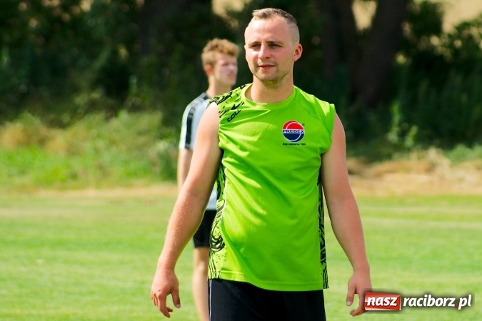 Zdjęcie w galerii na portalu naszraciborz.pl: W Cyprzanowie grali w schlagballa. Niemcy zdominowały Polskę wiadomości z regionu