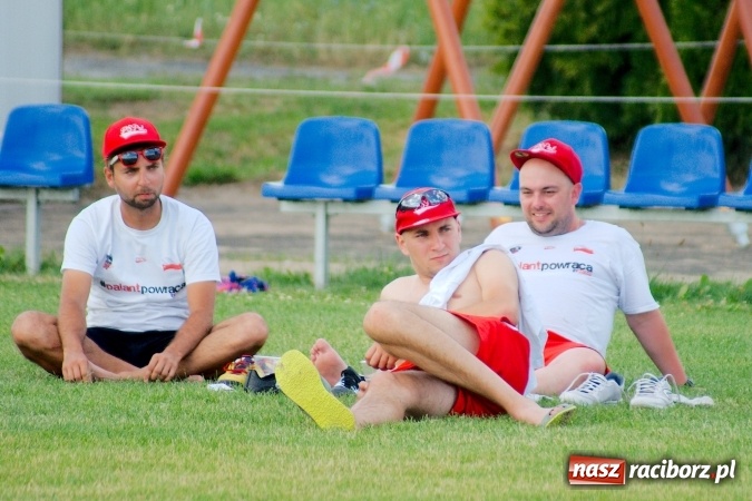 Zdjęcie w galerii na portalu naszraciborz.pl: W Cyprzanowie grali w schlagballa. Niemcy zdominowały Polskę wiadomości z regionu