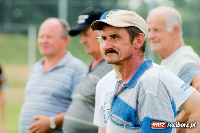 Zdjęcie w galerii na portalu naszraciborz.pl: W Cyprzanowie grali w schlagballa. Niemcy zdominowały Polskę wiadomości z regionu