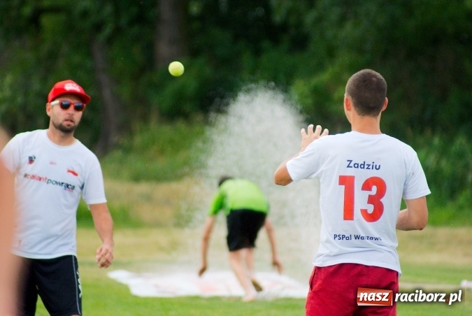 Zdjęcie w galerii na portalu naszraciborz.pl: W Cyprzanowie grali w schlagballa. Niemcy zdominowały Polskę wiadomości z regionu