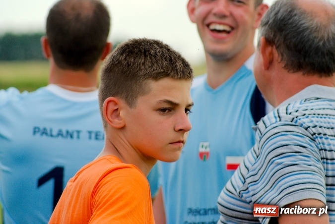 Zdjęcie w galerii na portalu naszraciborz.pl: W Cyprzanowie grali w schlagballa. Niemcy zdominowały Polskę wiadomości z regionu