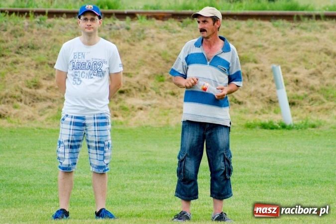 Zdjęcie w galerii na portalu naszraciborz.pl: W Cyprzanowie grali w schlagballa. Niemcy zdominowały Polskę wiadomości z regionu