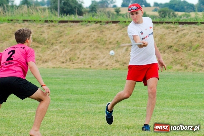 Zdjęcie w galerii na portalu naszraciborz.pl: W Cyprzanowie grali w schlagballa. Niemcy zdominowały Polskę wiadomości z regionu