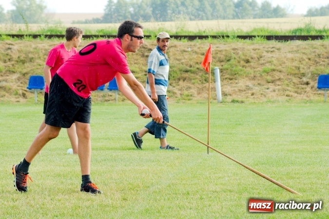 Zdjęcie w galerii na portalu naszraciborz.pl: W Cyprzanowie grali w schlagballa. Niemcy zdominowały Polskę wiadomości z regionu
