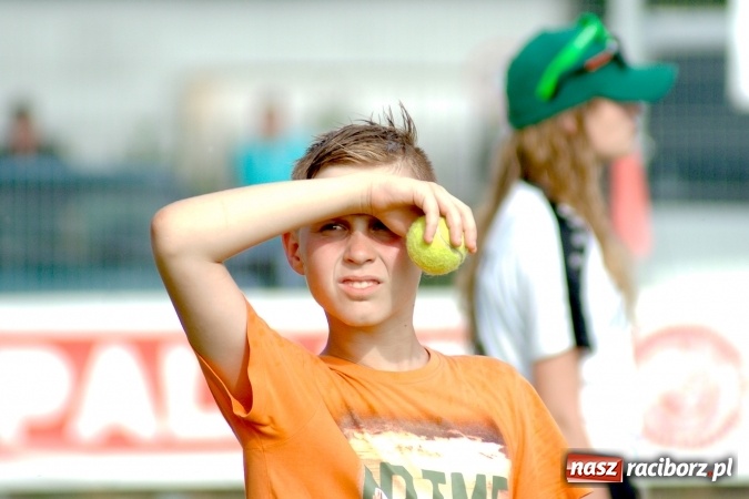 Zdjęcie w galerii na portalu naszraciborz.pl: W Cyprzanowie grali w schlagballa. Niemcy zdominowały Polskę wiadomości z regionu