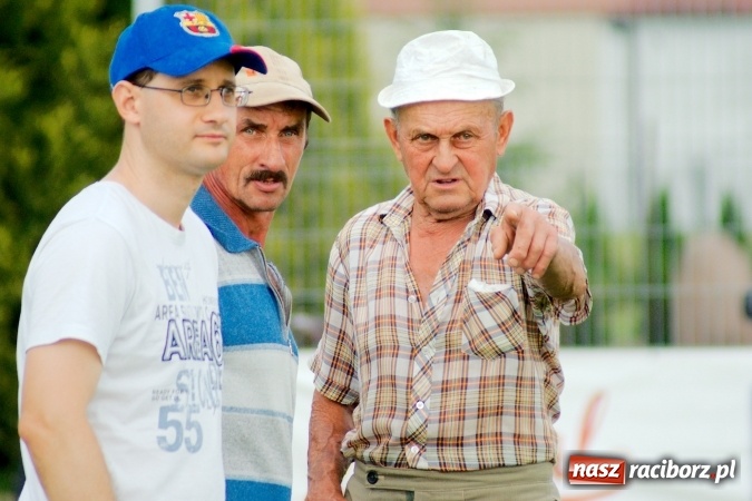 Zdjęcie w galerii na portalu naszraciborz.pl: W Cyprzanowie grali w schlagballa. Niemcy zdominowały Polskę wiadomości z regionu