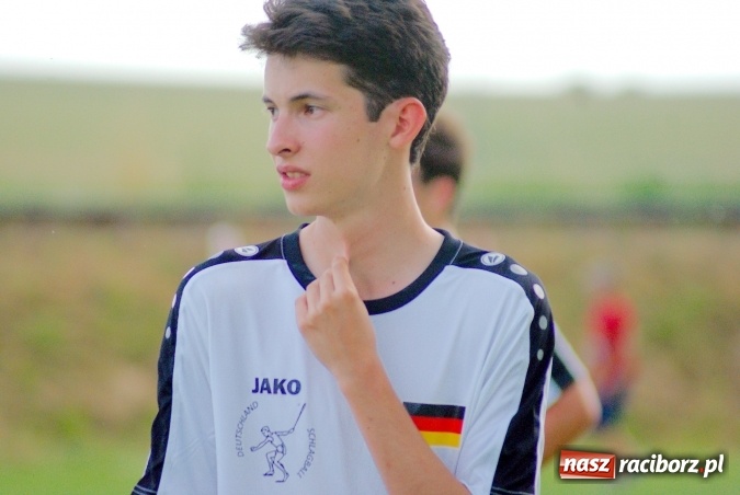 Zdjęcie w galerii na portalu naszraciborz.pl: W Cyprzanowie grali w schlagballa. Niemcy zdominowały Polskę wiadomości z regionu