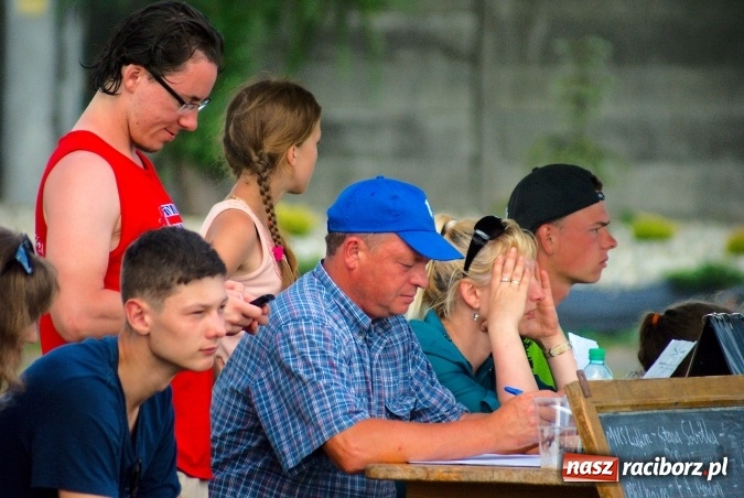 Zdjęcie w galerii na portalu naszraciborz.pl: W Cyprzanowie grali w schlagballa. Niemcy zdominowały Polskę wiadomości z regionu