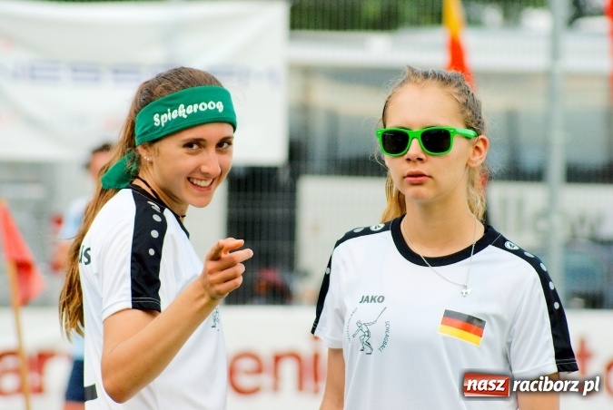 Zdjęcie w galerii na portalu naszraciborz.pl: W Cyprzanowie grali w schlagballa. Niemcy zdominowały Polskę wiadomości z regionu