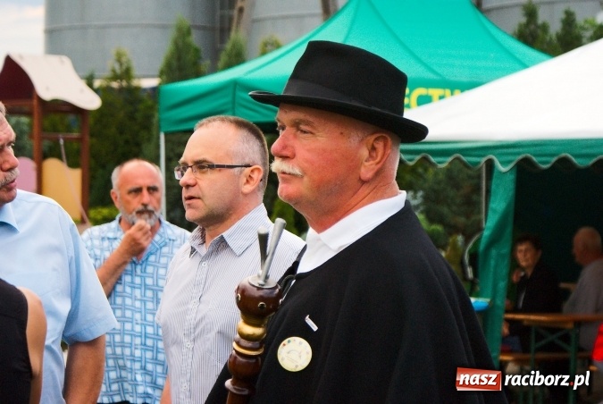 Zdjęcie w galerii na portalu naszraciborz.pl: W Cyprzanowie grali w schlagballa. Niemcy zdominowały Polskę wiadomości z regionu