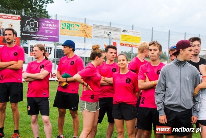 Zdjęcie w galerii na portalu naszraciborz.pl: W Cyprzanowie grali w schlagballa. Niemcy zdominowały Polskę wiadomości z regionu