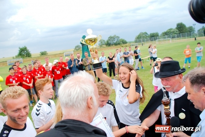 Zdjęcie w galerii na portalu naszraciborz.pl: W Cyprzanowie grali w schlagballa. Niemcy zdominowały Polskę wiadomości z regionu