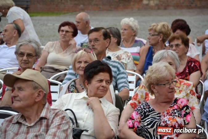 Zdjęcie w galerii na portalu naszraciborz.pl: Koncert zespołu 60 PLUS na Zamku Piastowskim wiadomości z regionu
