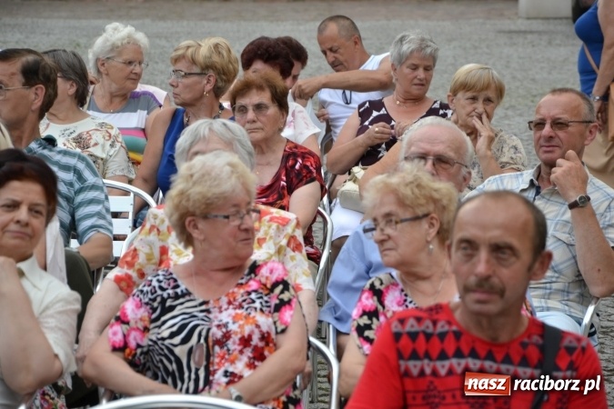 Zdjęcie w galerii na portalu naszraciborz.pl: Koncert zespołu 60 PLUS na Zamku Piastowskim wiadomości z regionu