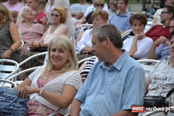 Zdjęcie w galerii na portalu naszraciborz.pl: Koncert zespołu 60 PLUS na Zamku Piastowskim wiadomości z regionu