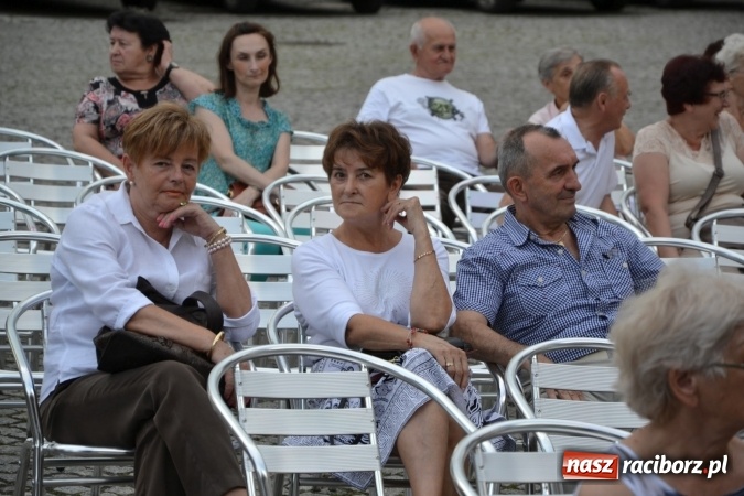 Zdjęcie w galerii na portalu naszraciborz.pl: Koncert zespołu 60 PLUS na Zamku Piastowskim wiadomości z regionu
