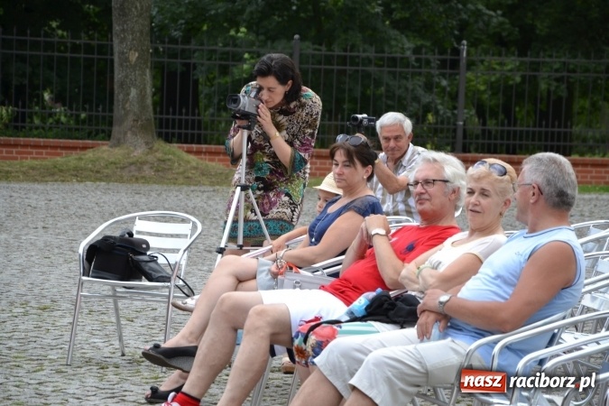 Zdjęcie w galerii na portalu naszraciborz.pl: Koncert zespołu 60 PLUS na Zamku Piastowskim wiadomości z regionu