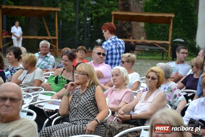 Zdjęcie w galerii na portalu naszraciborz.pl: Koncert zespołu 60 PLUS na Zamku Piastowskim wiadomości z regionu