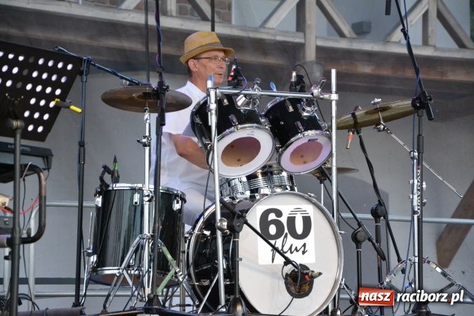 Zdjęcie w galerii na portalu naszraciborz.pl: Koncert zespołu 60 PLUS na Zamku Piastowskim wiadomości z regionu