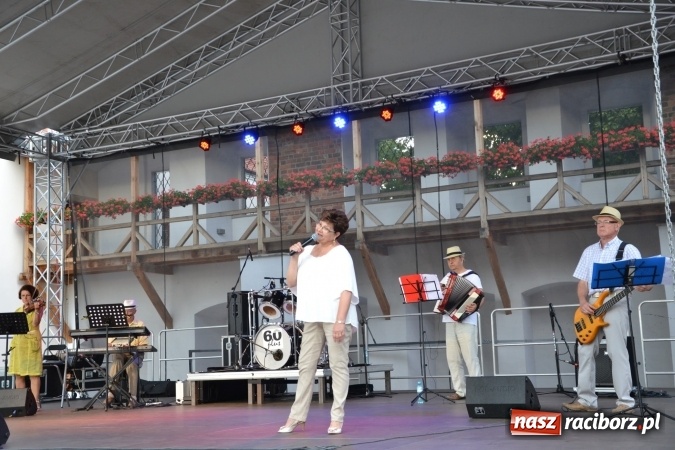 Zdjęcie w galerii na portalu naszraciborz.pl: Koncert zespołu 60 PLUS na Zamku Piastowskim wiadomości z regionu