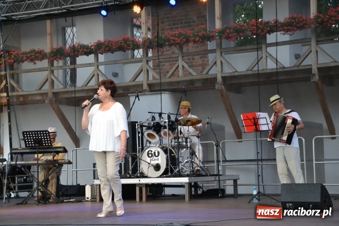 Zdjęcie w galerii na portalu naszraciborz.pl: Koncert zespołu 60 PLUS na Zamku Piastowskim wiadomości z regionu