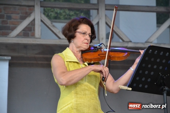 Zdjęcie w galerii na portalu naszraciborz.pl: Koncert zespołu 60 PLUS na Zamku Piastowskim wiadomości z regionu