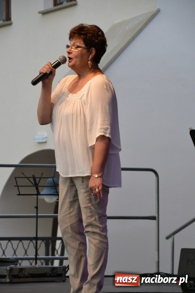 Zdjęcie w galerii na portalu naszraciborz.pl: Koncert zespołu 60 PLUS na Zamku Piastowskim wiadomości z regionu