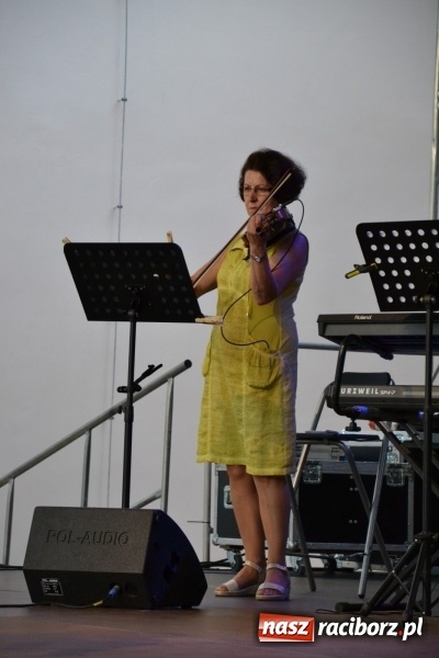 Zdjęcie w galerii na portalu naszraciborz.pl: Koncert zespołu 60 PLUS na Zamku Piastowskim wiadomości z regionu