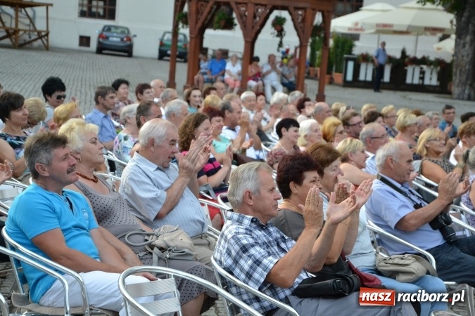 Zdjęcie w galerii na portalu naszraciborz.pl: Koncert zespołu 60 PLUS na Zamku Piastowskim wiadomości z regionu