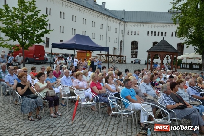Zdjęcie w galerii na portalu naszraciborz.pl: Koncert zespołu 60 PLUS na Zamku Piastowskim wiadomości z regionu