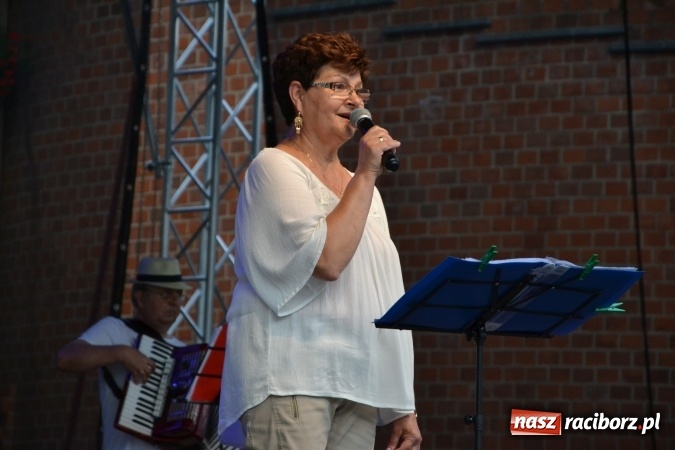 Zdjęcie w galerii na portalu naszraciborz.pl: Koncert zespołu 60 PLUS na Zamku Piastowskim wiadomości z regionu