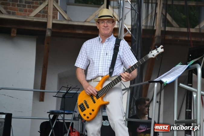 Zdjęcie w galerii na portalu naszraciborz.pl: Koncert zespołu 60 PLUS na Zamku Piastowskim wiadomości z regionu