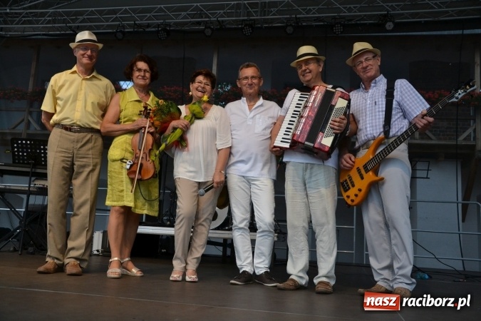 Zdjęcie w galerii na portalu naszraciborz.pl: Koncert zespołu 60 PLUS na Zamku Piastowskim wiadomości z regionu